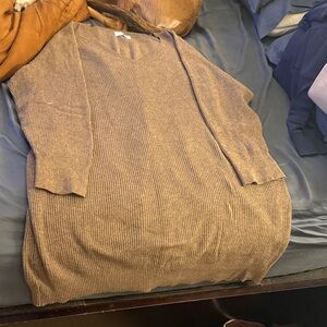 Old Navy Women’s Tan V-Neck Sweater Dress